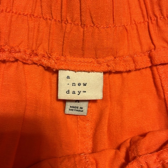 A New Day orange paperbag shorts. Size medium. NWOT - Picture 2 of 4